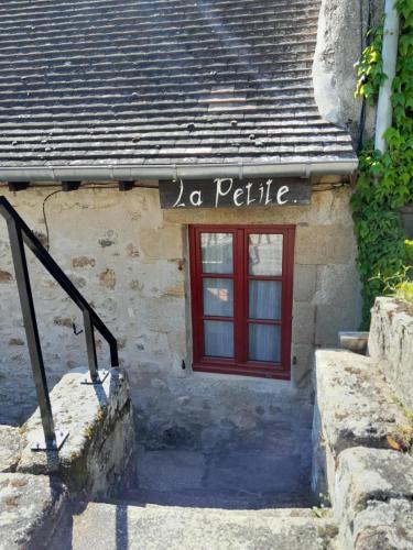 a sign on the side of a building with a window at Gîte "La Petite" in Saint-Benoît-du-Sault