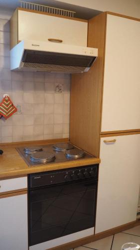 Una cocina o cocineta en Gästehaus Haßler