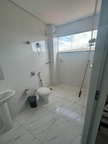 Ένα μπάνιο στο Shalom Flat Hotel