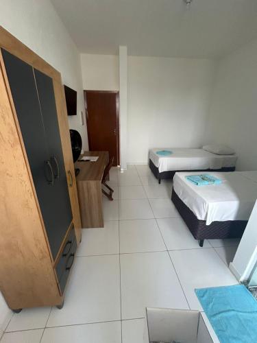 Ένα ή περισσότερα κρεβάτια σε δωμάτιο στο Shalom Flat Hotel