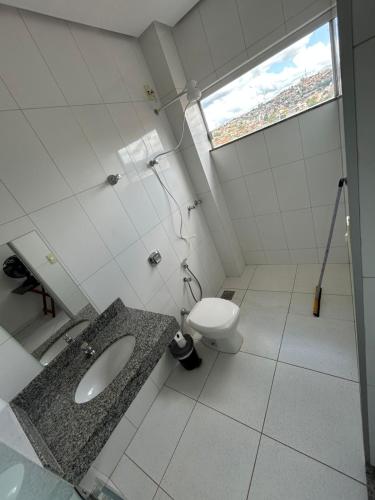 Ένα μπάνιο στο Shalom Flat Hotel