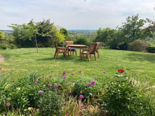 Gallery image of Yellowstone, The Garden Apartment in Radstock