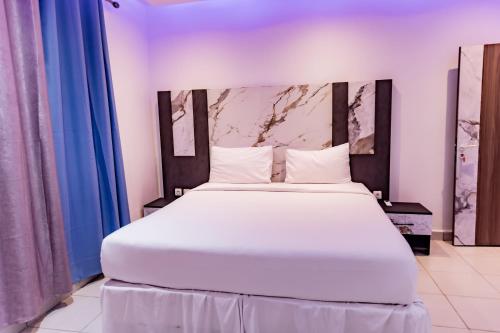 Postel nebo postele na pokoji v ubytování Pinorich Hotel