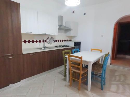 Η κουζίνα ή μικρή κουζίνα στο Ricrìu, nel cuore del borgo