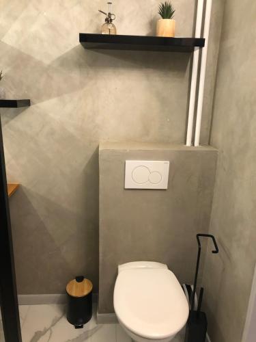 Bilik mandi di Studio tout équipé