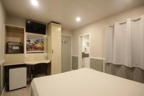 Calamares Hotel São Caetanoにあるキッチンまたは簡易キッチン