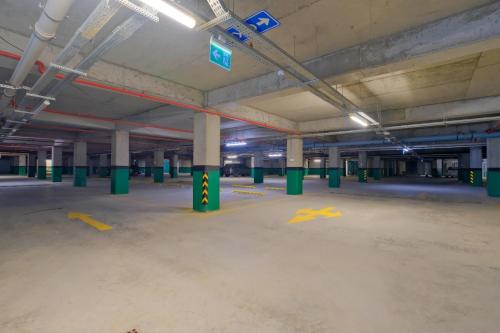 an empty parking lot in an empty parking garage at Modern Furnished Apartments in Istanbul Basaksehir By Iradah Gayrimenkul in Basaksehir