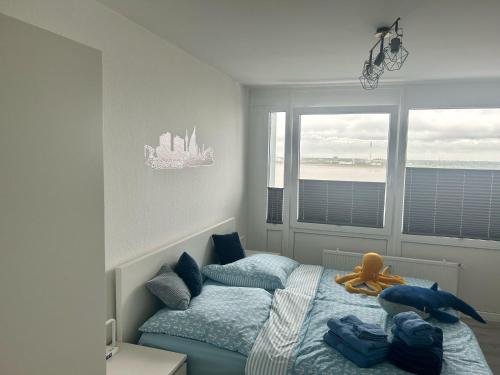 a bedroom with a bed with a stuffed animal on it at Ferienwohnung Moin in Bremerhaven