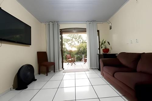 Χώρος καθιστικού στο Sobrado 02 quartos próx. Recanto Cataratas Thermas Resort & Convention