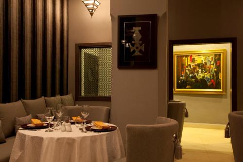 
Een restaurant of ander eetgelegenheid bij Opera Plaza Hotel Marrakech
