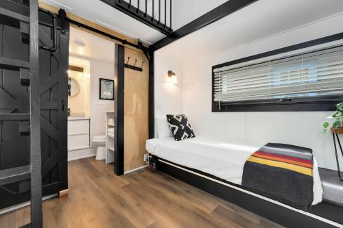 a small bedroom with a bed and a window at Riverside Colorado in Bellvue
