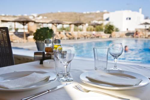 Bazén v ubytování Yiannaki Hotel nebo v jeho okolí