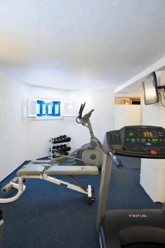 Fitness centrum a/nebo fitness zařízení v ubytování Yiannaki Hotel