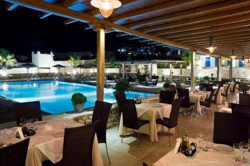 Bazén v ubytování Yiannaki Hotel nebo v jeho okolí