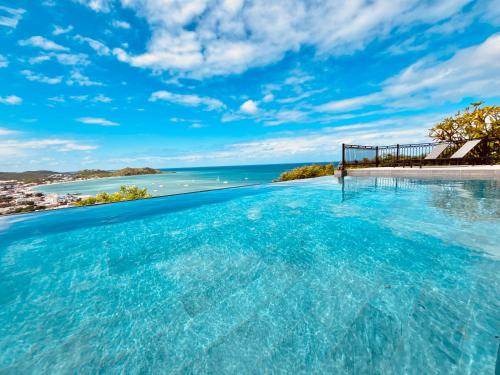 Carribbean Hill - Stunning View and infinity pool