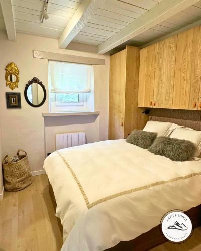 Ένα ή περισσότερα κρεβάτια σε δωμάτιο στο Arties Lodge