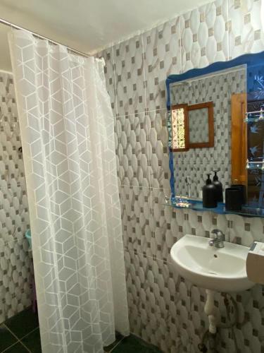 Un baño de Charming Villa with Pool