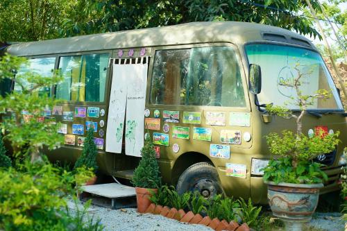 Κήπος έξω από το Rusty Garage Homestay Huế