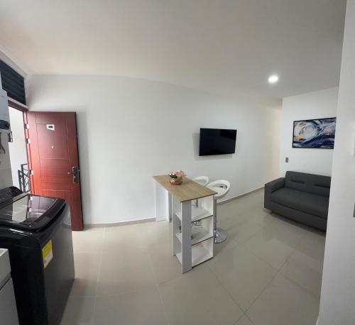 Una televisión o centro de entretenimiento en Apartamento torre canelo