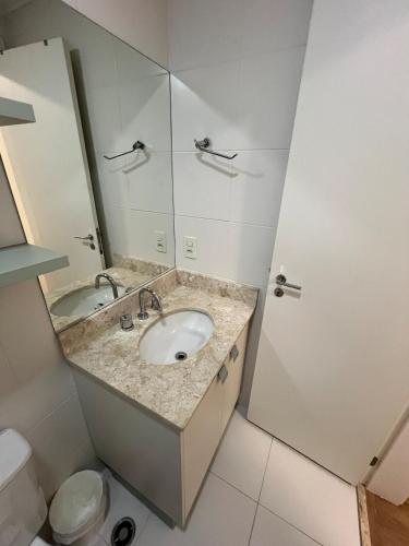 Un baño de Modern apartment in Pinheiros and Faria Lima