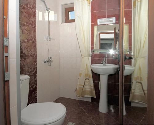 Ванна кімната в Yan BibiYan Guest House
