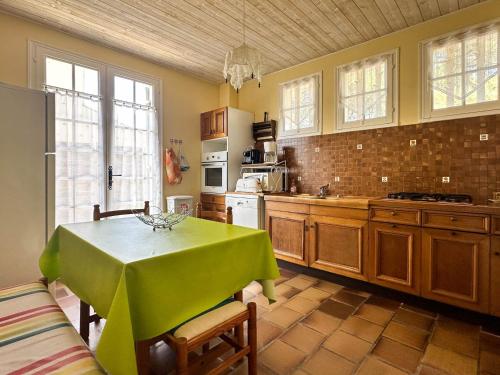 Villa 8 pers avec Jardin, Terrasse, BBQ, à 100m Plage et Port - La Palmyre - FR-1-705-7