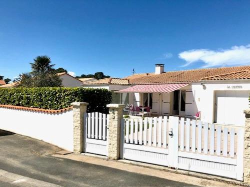 Maison Confortable avec Jardin Clos, Terrasse et Ping-Pong à La Tranche-sur-Mer, Proche Plage - FR-1-194-258