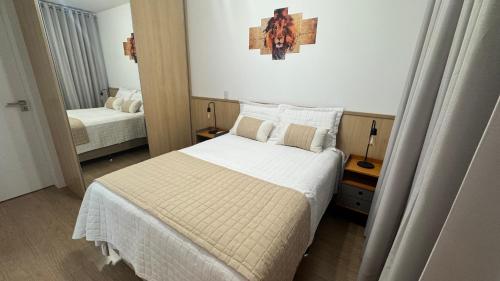 a small bedroom with a bed and a mirror at Top10,Lava-Seca,AR,Sacada,200m Shopping Aurora,Gleba Palhano in Londrina
