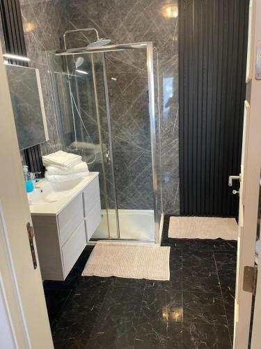 Ένα μπάνιο στο Apartment in Bugibba center