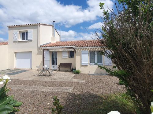 Charmante Maison T3 avec Jardin, Proche Plage et Commerces, Animaux Admis sur Demande - FR-1-476-206