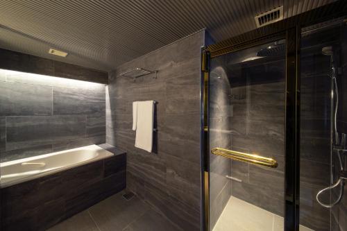 Kamar mandi di Hotel New Otani Tottori