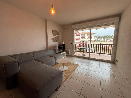 Photo de la galerie de l'établissement Lumineux T3 avec balcon et parking à Ciboure - FR-1-239-1120, à Ciboure