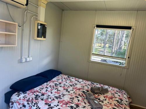 Katil atau katil-katil dalam bilik di gundy pub & caravan park