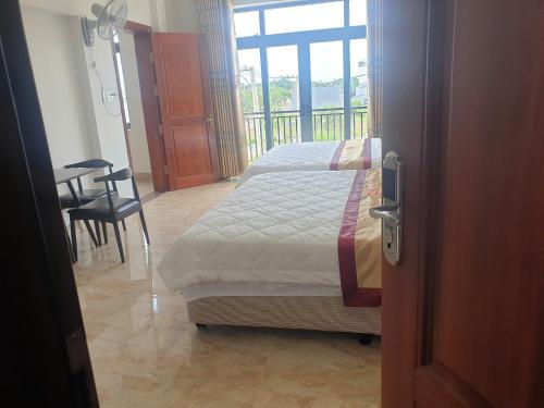 Postel nebo postele na pokoji v ubytování Khách sạn Cát Tường 68