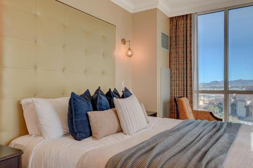 Ένα ή περισσότερα κρεβάτια σε δωμάτιο στο The Signature Escape at MGM Signature Tower 2 5 MIN WALK FROM F1 GRANDSTAND