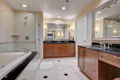 Ένα μπάνιο στο The Signature Escape at MGM Signature Tower 2 5 MIN WALK FROM F1 GRANDSTAND