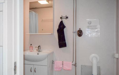 Ένα μπάνιο στο Pet Friendly Apartment In Kristianstad