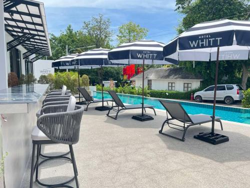 Bazén v ubytování Hotel Whitt Hua Hin nebo v jeho okolí