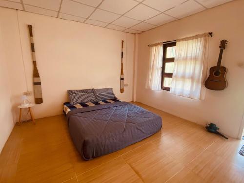 Ένα ή περισσότερα κρεβάτια σε δωμάτιο στο Lovely room 4 mins from town