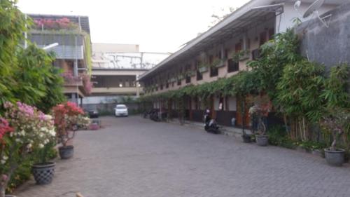 a courtyard of a building with flowers and plants at Taman Paradise Homestay in Surabaya