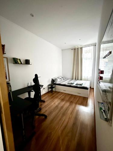 a small room with a bed and a desk in it at La guitarra apartment - 1 min od dworca in Przemyśl