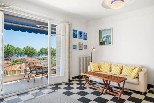 Sunny apartment with balcony