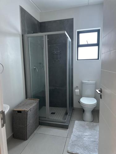 Ένα μπάνιο στο Apollo luxury 2 bedroom