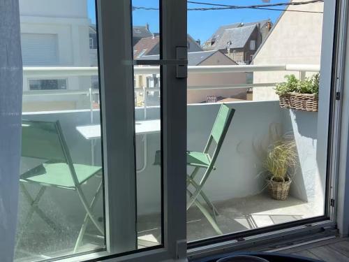 Appartement avec balcon au coeur des commerces et de la Plage de Berck