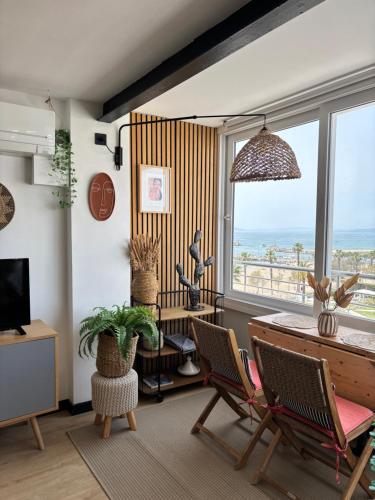 L’Appart-Rosas bohème chic, au bord de la mer