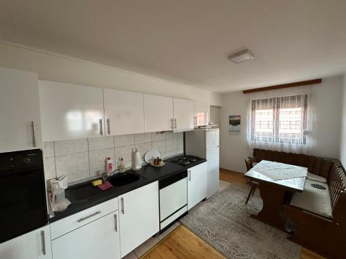 Dapur atau dapur kecil di Apartman San