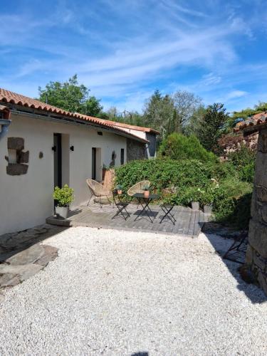 Fig Tree Cottage 1 x Super King or 2 x Single Beds