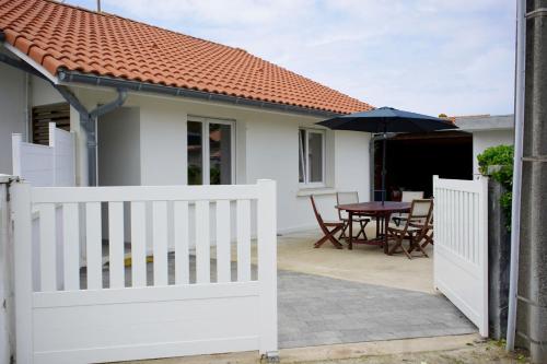 Maison tout confort 6 personnes à 300m de la plage - Clim & Wifi