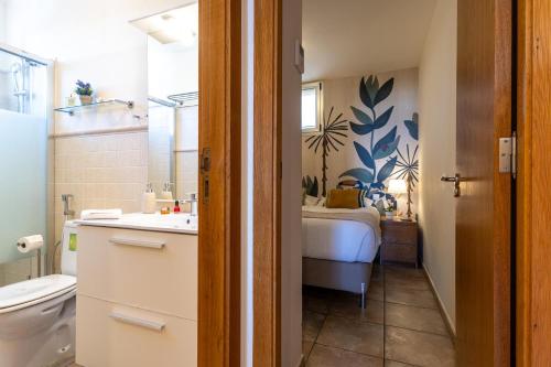 Ένα μπάνιο στο Ático Apartamento Las Burras Playa by VillaGranCanaria