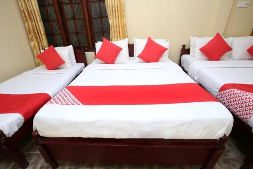 Postel nebo postele na pokoji v ubytování Kandy Paradise Resort & Spa